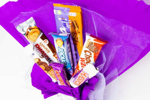 Maceta Morada de Chocolates Variados - Imagen 4